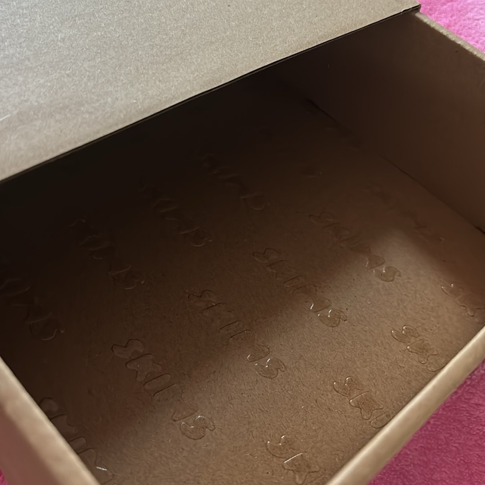 Skims box - Picture 3 of 3
